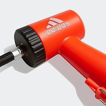 مضخة هواء (منفاخ) يدوية من شركة أديداس (adidas)،